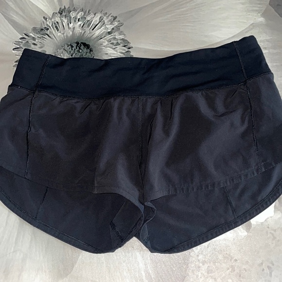 Lululemon Women's  Run short 4 - Picture 3 of 9